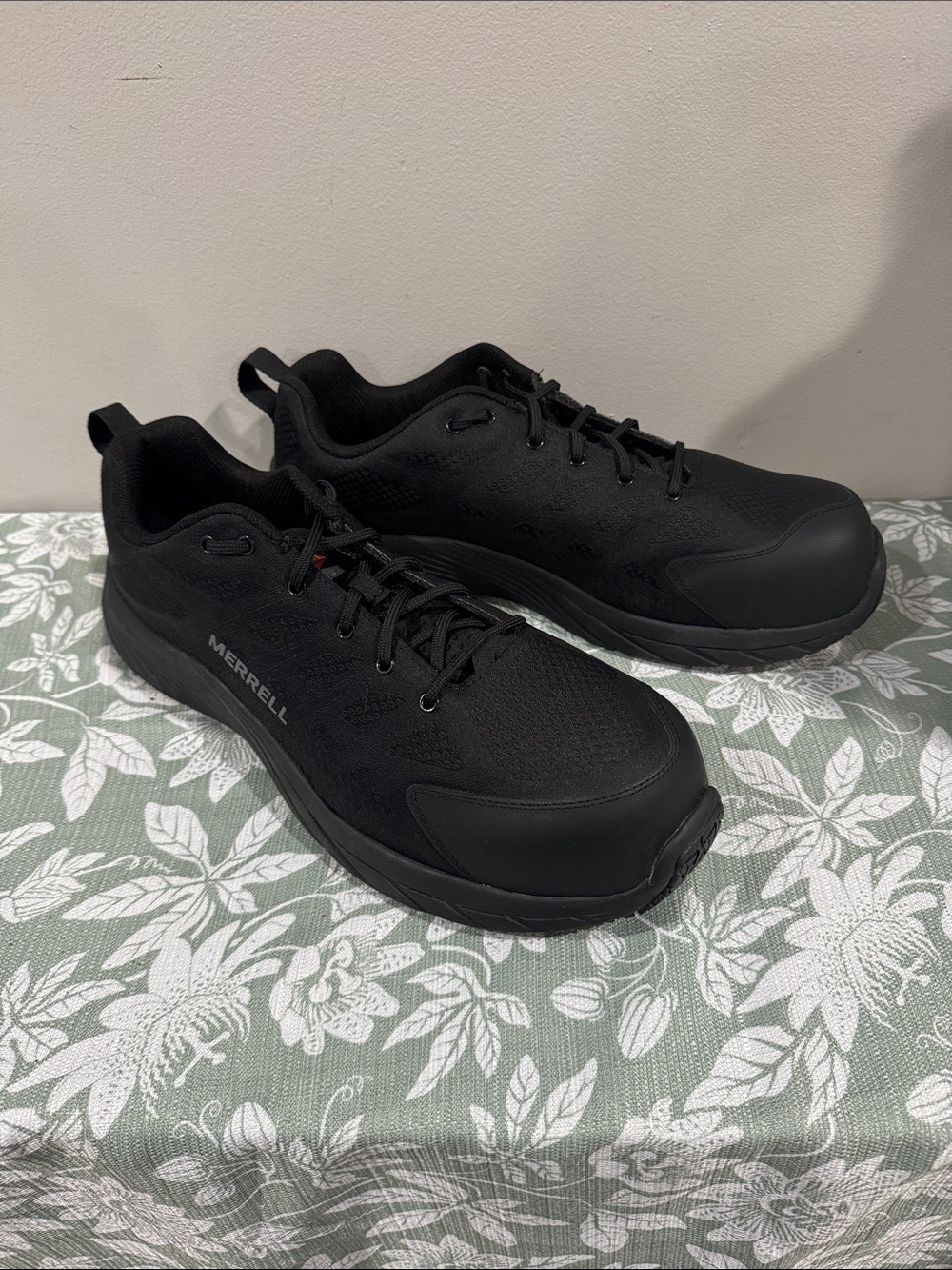 Merrell Men’s Black Low-Profile Steel-Toe Athletic Shoes (11 Wide)